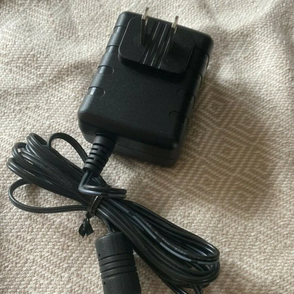 APD AC Adapter Model WA-18Q12FU / Output 12V 1.5A